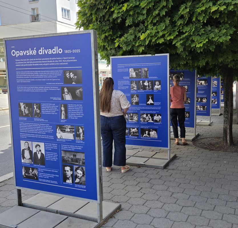 220 let divadelní historie pod širým nebem. Výstava, kterou byste neměli minout